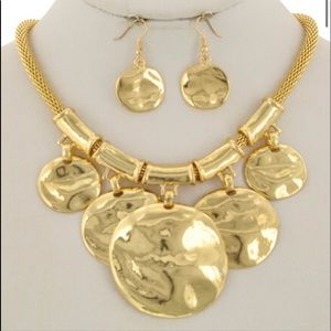 Short gold necklace with earrings